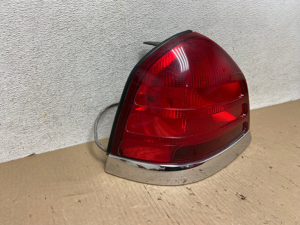 1998-2003 Ford Crown Victoria Left Driver Lh Side Tail Light AH5895 LK1