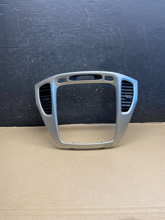 2001-2007 Toyota Highlander Radio Climate Dash Trim Bezel Air Vent AH1220 DG0
