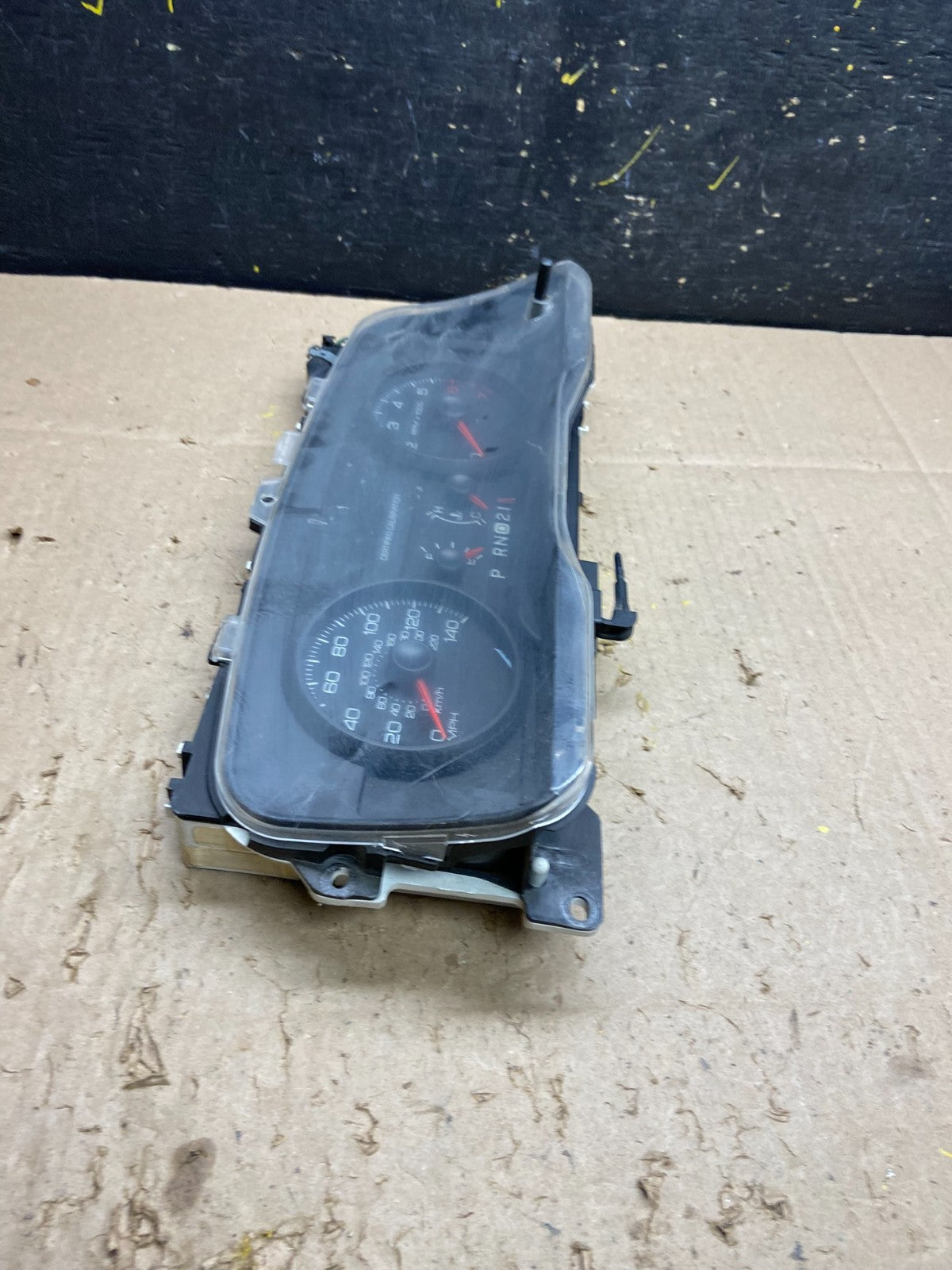2006 to 2011 Ford Crown Victoria Speedometer Cluster Gauge u4988 DG1