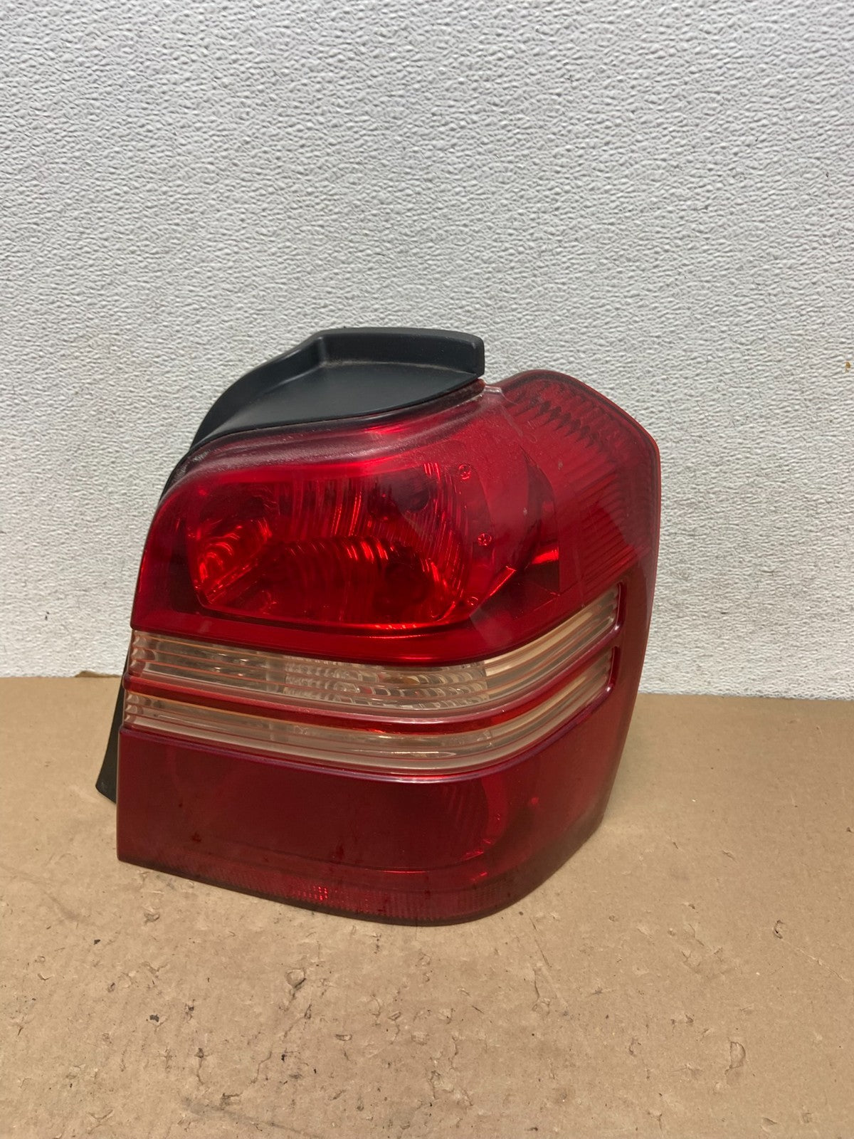 2001 2002 2003 Toyota Highlander Right Passenger RH Tail Light AG43340