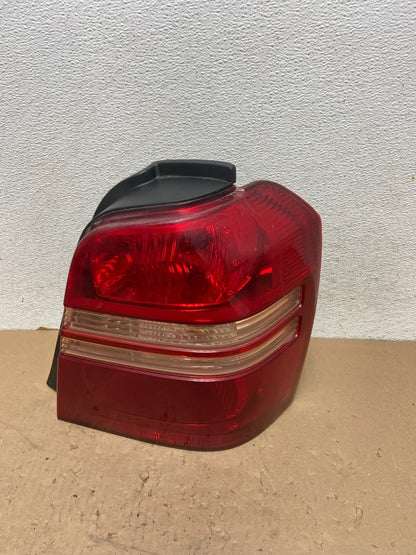 2001 2002 2003 Toyota Highlander Right Passenger RH Tail Light AG43340