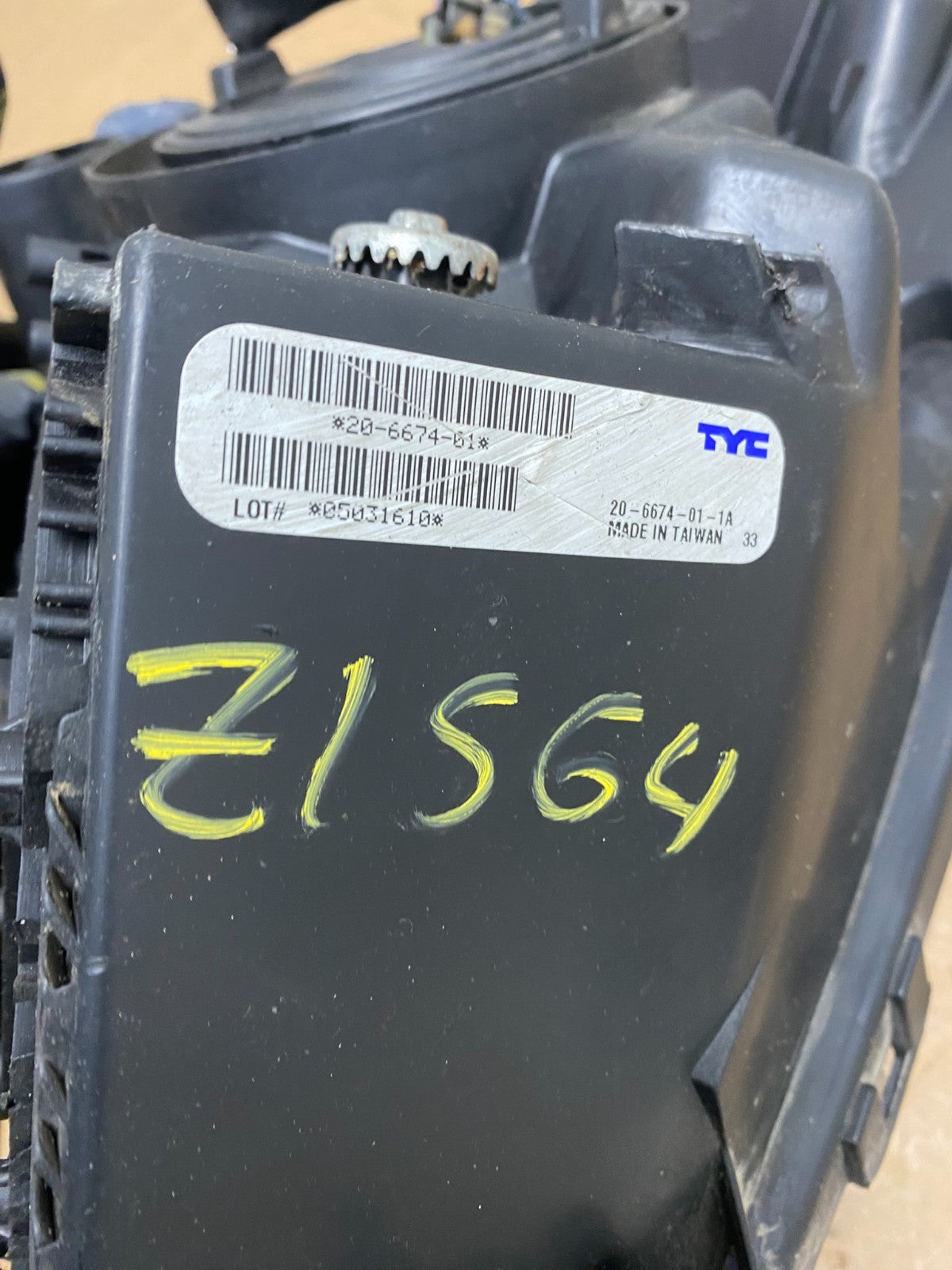 2004 - 2005 Toyota Prius Left Driver Lh Halogen Headlight Z1564 PS8