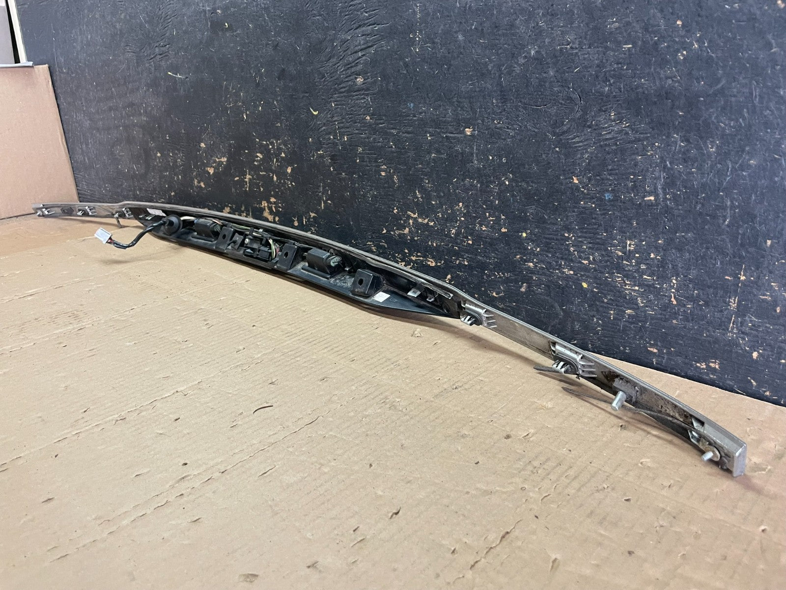 2011 to 2014 Ford Explorer Rear Tailgate Gate Trim Molding With Camera AA8900 DG5