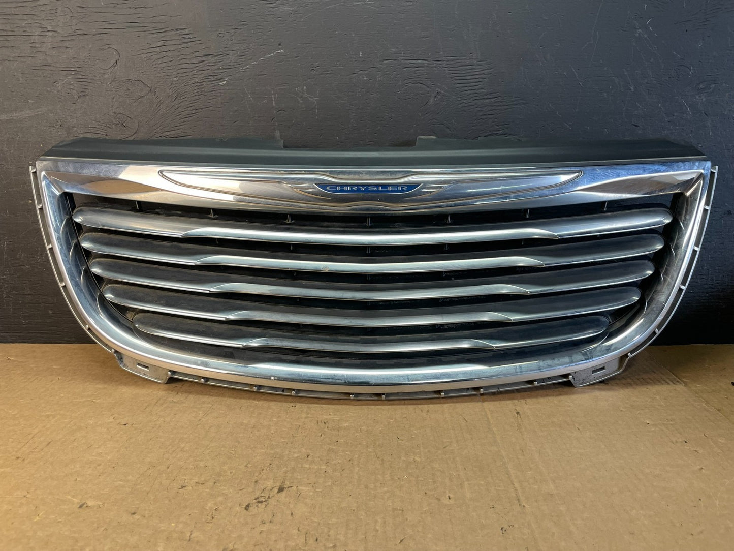 2011 to 2016 Chrysler Town & Country Front Upper Grill Grille AD0444 DG0