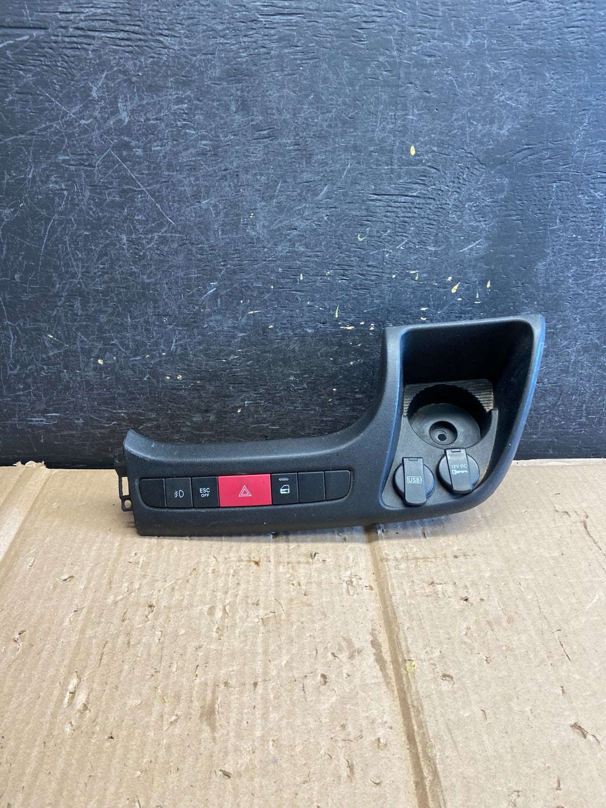 2014-2018 Ram Promaster Front Center Hazard Cover Storage USB Cup Hold AI2849 DW0