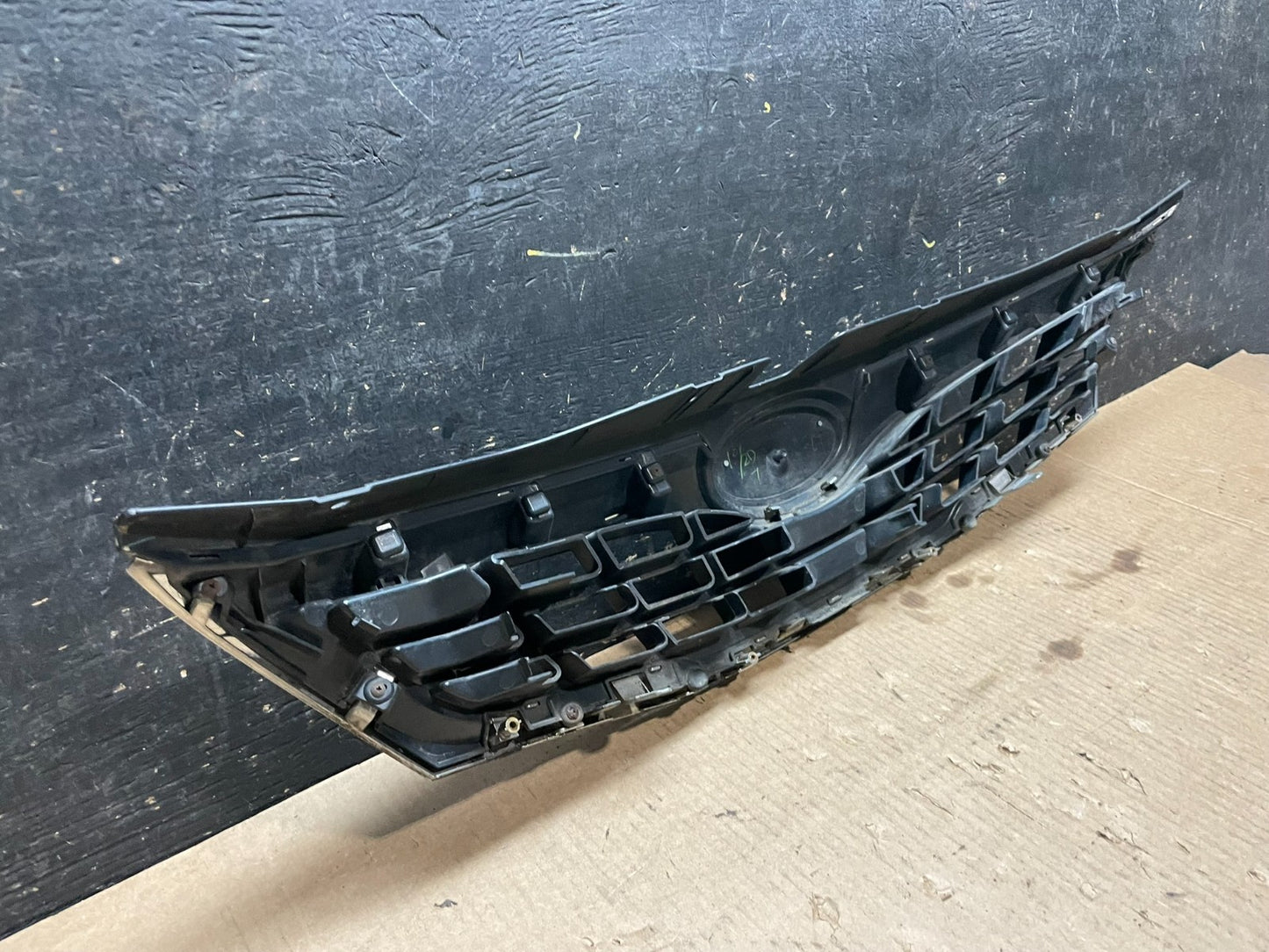 2008 to 2011 Subaru Impreza Sedan Front Upper Grille Grill Y9634 PS6