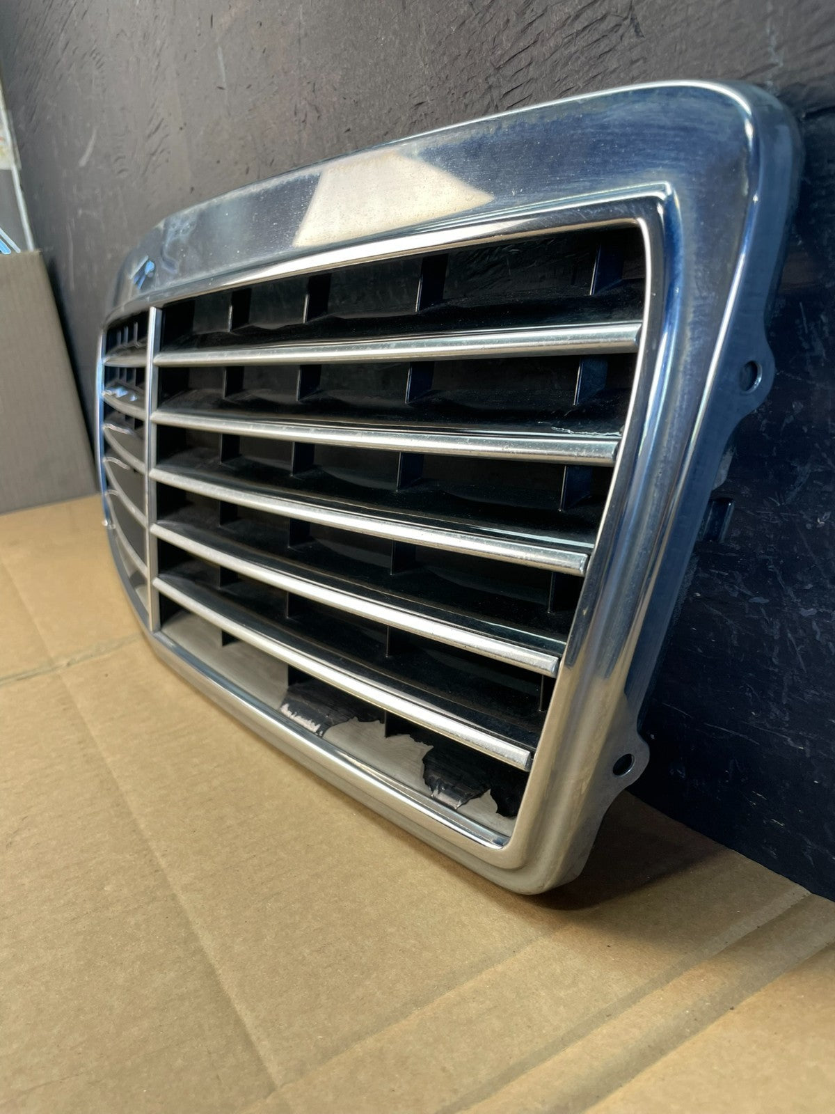 1996 to 1999 Mercedes Benz E320 Front Upper Grill Grill 2108880123 ac5294 DG2