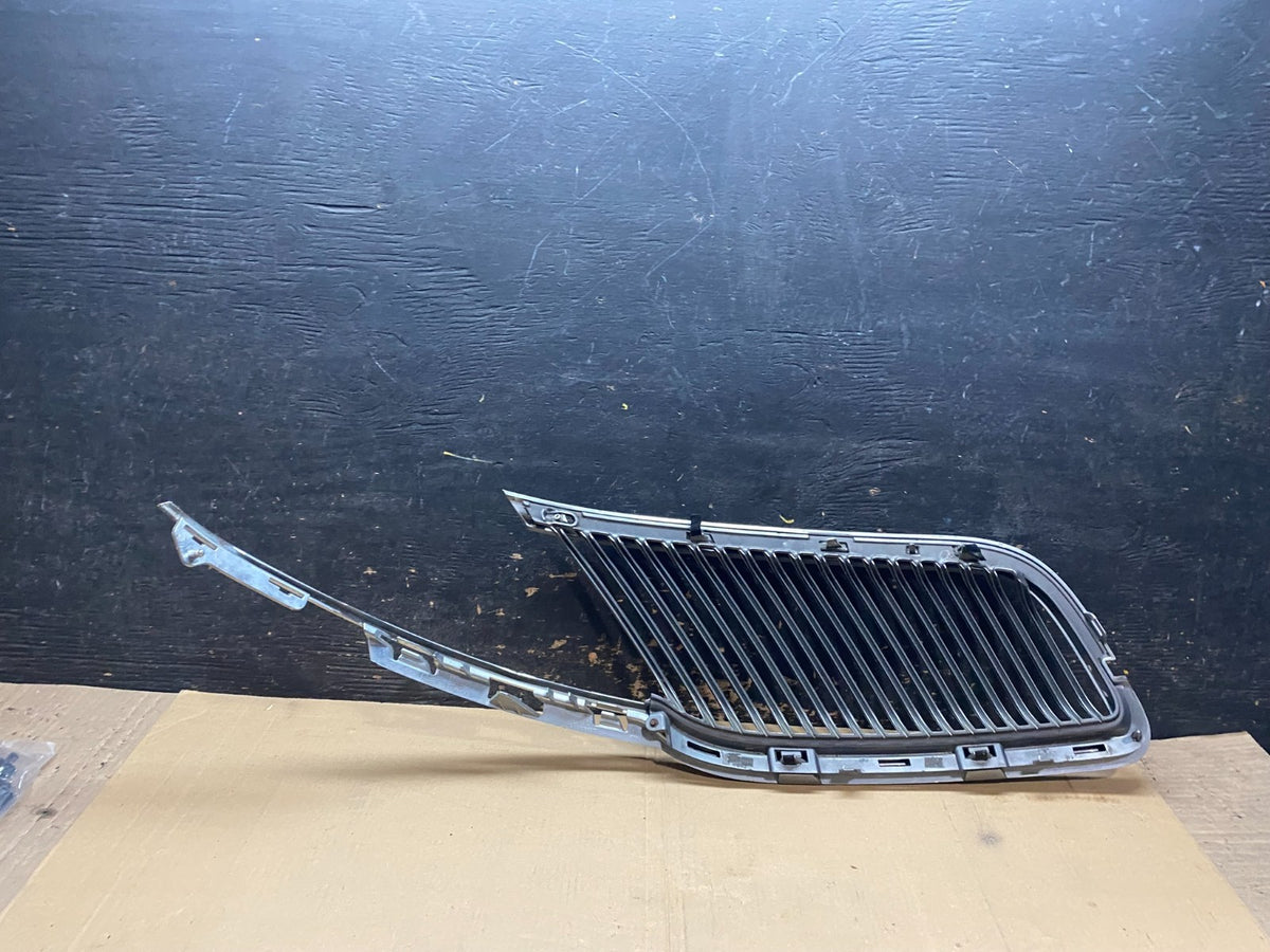 2013 to 2016 Lincoln MKT Left Driver LH Side Front Grill Grille X2963 DG4