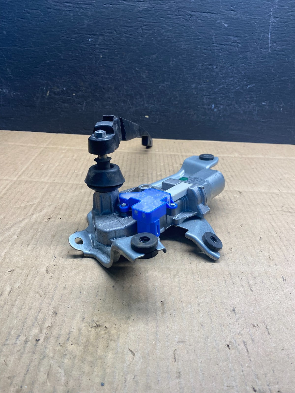 2015 to 2018 Subaru Outback Legacy Window Windshield Wiper Motor Linkage AD50774