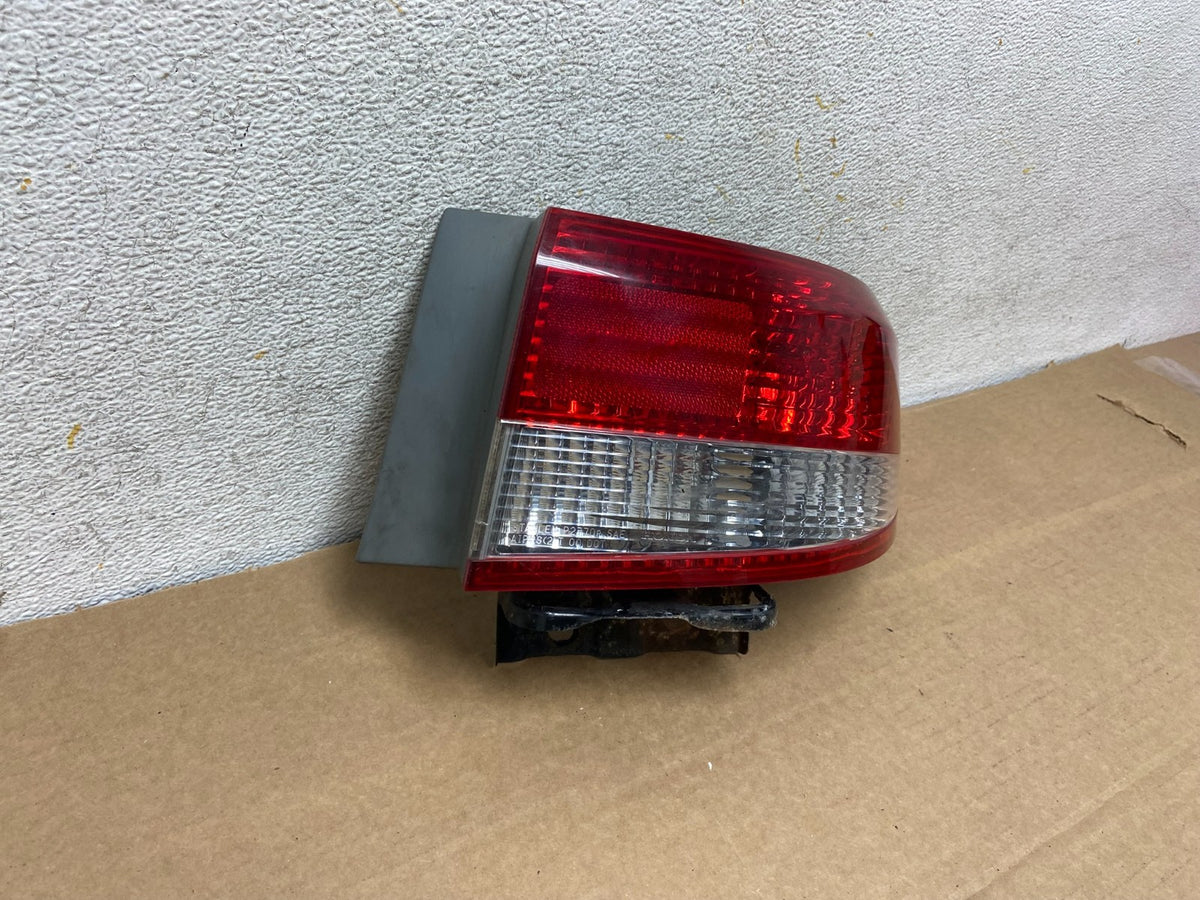 2003 to 2004 Honda Accord Sedan Right Passenger Rh Side Tail light AH3088 DW1