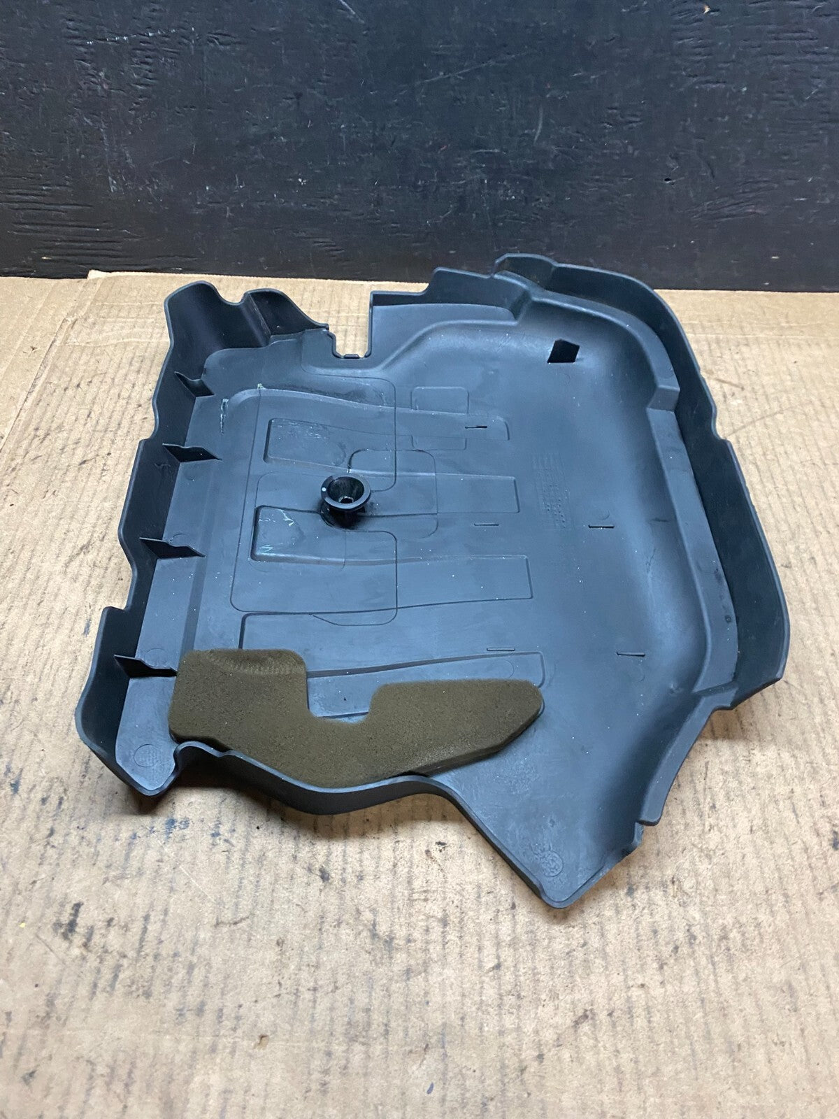 2008 to 2012 Chevrolet Malibu Engine Cover Plastic Motor Shield G2791 DG16