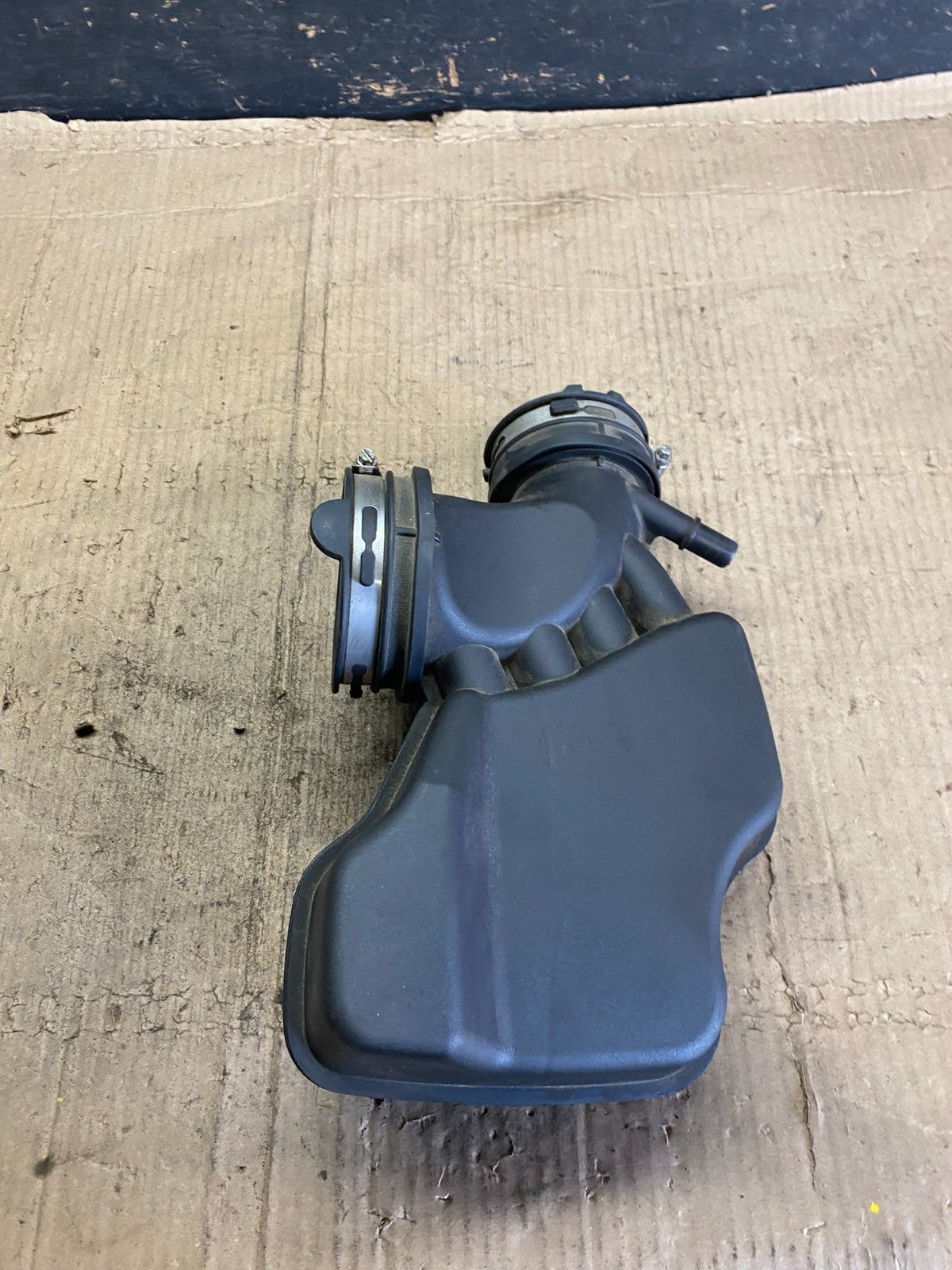 2020 to 2022 Ford Explorer OEM Air Right Intake Cleaner Inlet OEM p0886 DG3