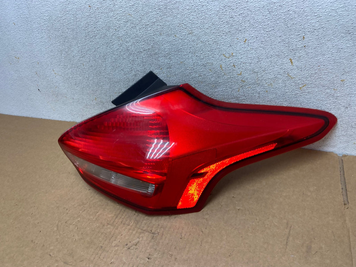 2015 to 2018 Ford Focus Tail Light Hatchback Right Passenger Side AI3393 LK1