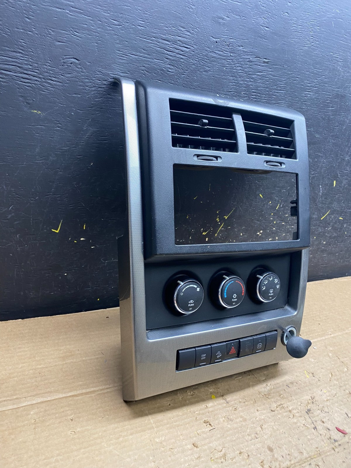2008 to 2012 Jeep Liberty Dash Climate Temperature Control Radio Bezel W9729 DG2
