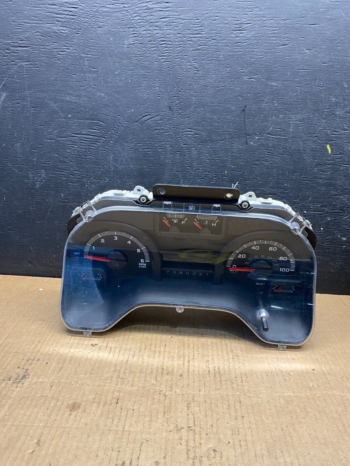 2009 to 2014 Ford E150 E250 VAN Gauge Speedometer Cluster M4351 DG0