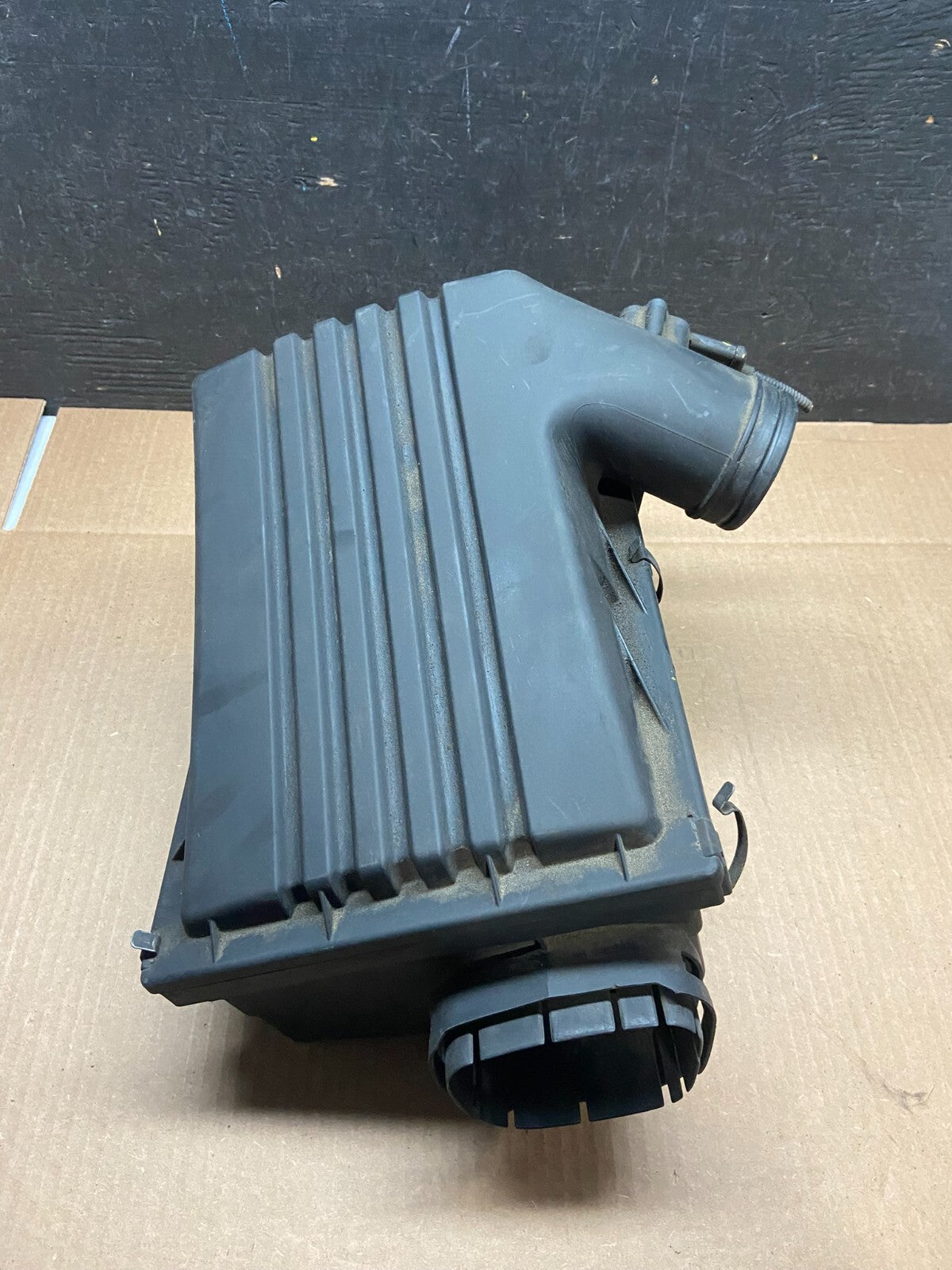 2007 to 2010 BMW X5 Air Intake Cleaner Filter Housing Box OEM J13920