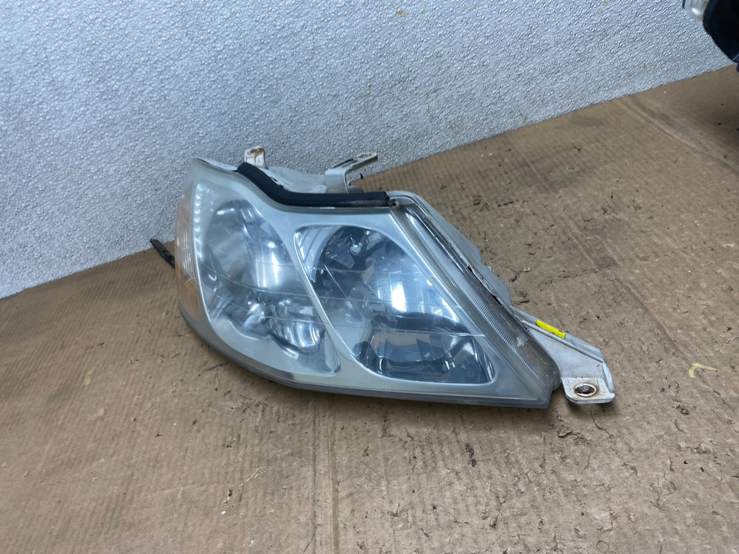 2000-2004 Toyota Avalon Halogen Headlight Right Passenger RH AA8274 DW1