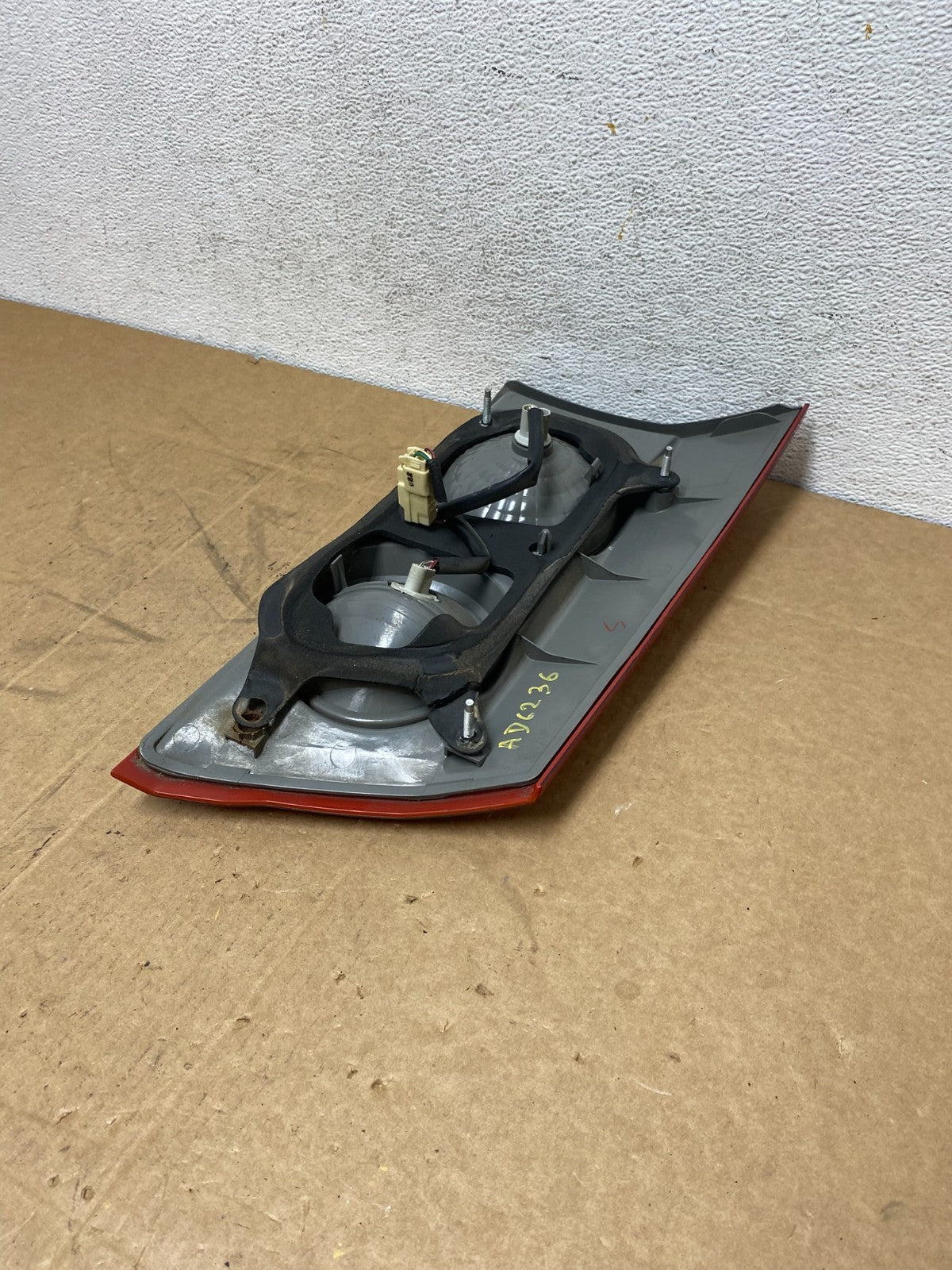 2006 - 2010 Toyota Sienna Right Passenger Side Rh Inner Tail Light AD6236 DW5