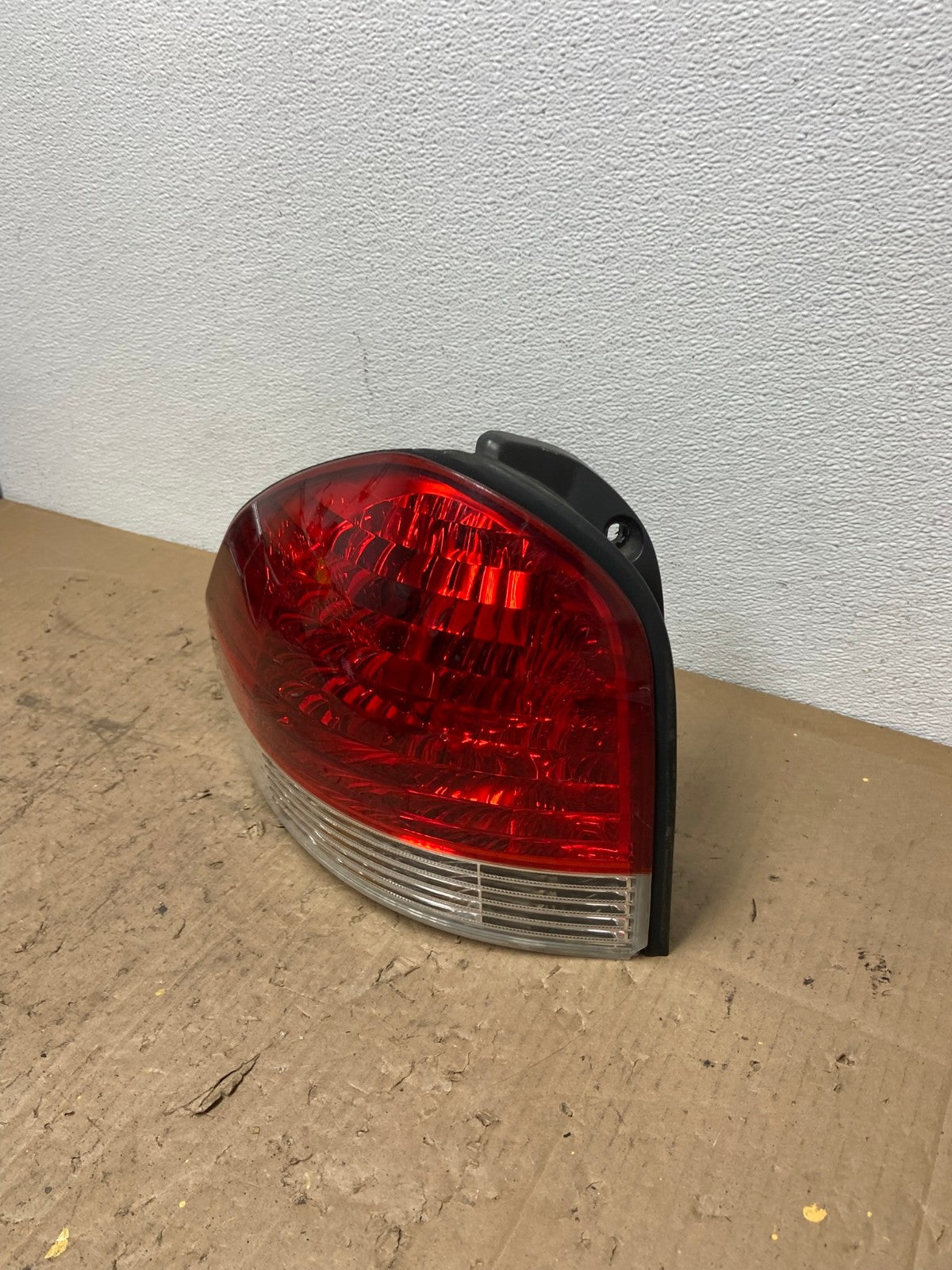 2005 to 2006 Hyundai Santa Fe Left Driver Side Tail Light AC0219 LK1