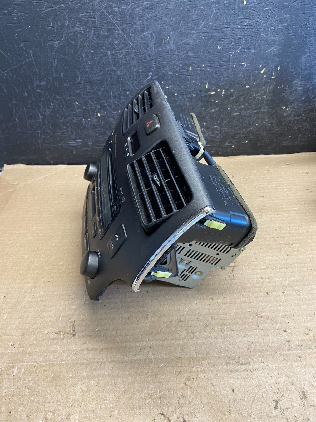 2004 to 2006 Lexus ES330 Es300 Radio Receiver Tape CD Air Vent AH3689 DG2