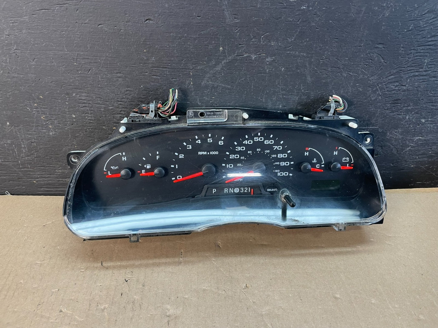 2004 to 2008 Ford E150 E250 Speedometer Cluster Gauge ae3346 DG0