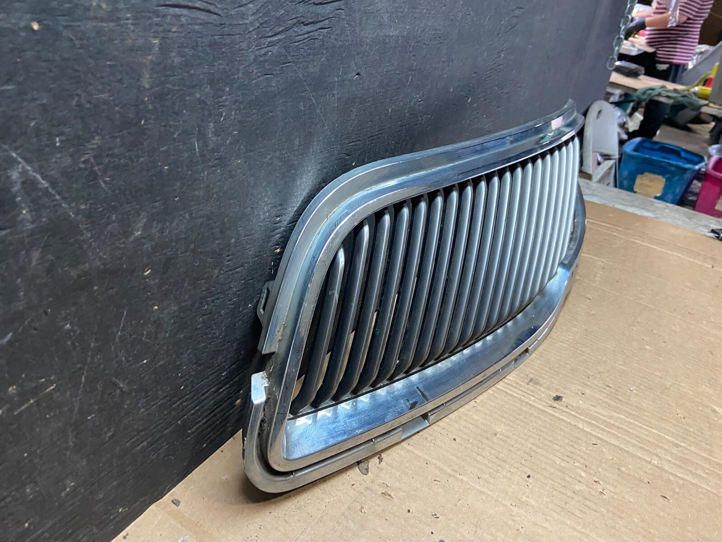 2013 to 2016 Lincoln MKT Left Driver LH Side Front Grill Grille OEM V6990 DG2