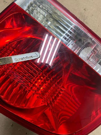 2004-2007 Volkswagen Touareg Right Passenger Rh Side Inner Tail Light AG42403