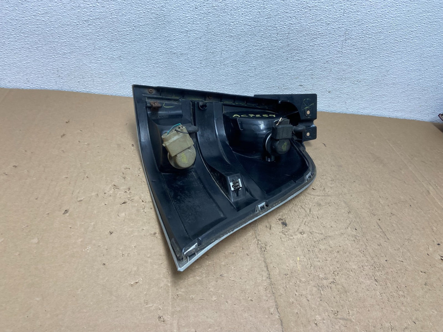 2004 to 2007 Mercury Monterey Left Driver LH Side Tail Light AC72593