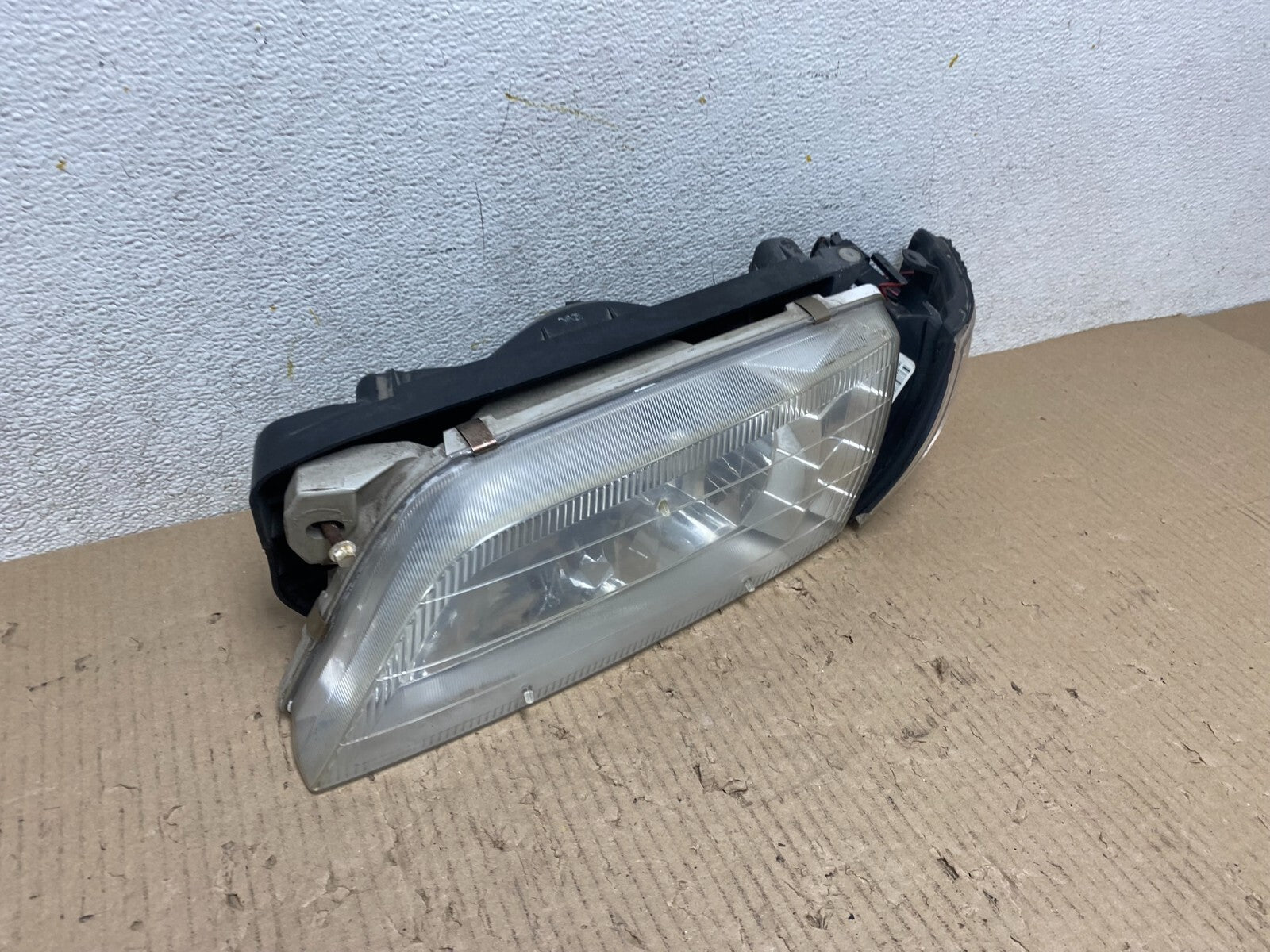 1997 to 1999 Nissan Maxima Left Driver Side Headlight Halogen OEM L5980 DW2