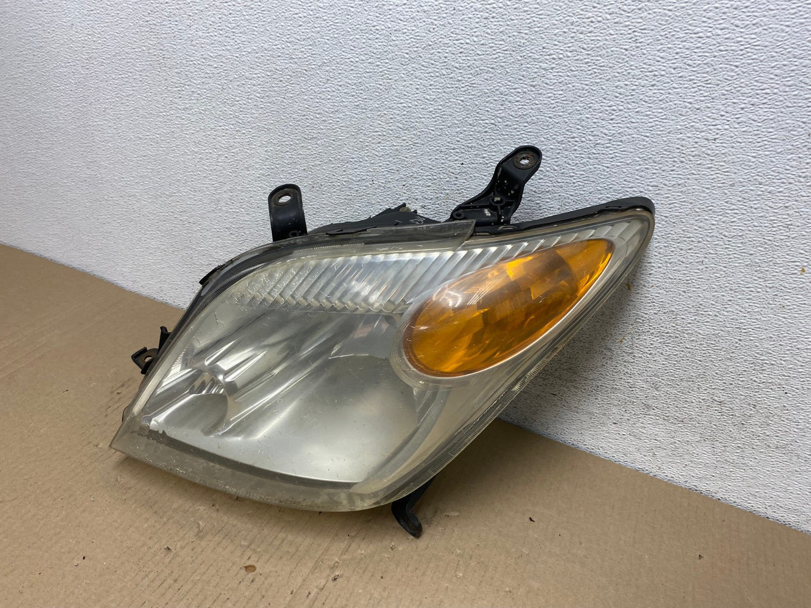 2004 2005 Scion Xa Left Driver LH Side Halogen Headlight AE9506 LK1