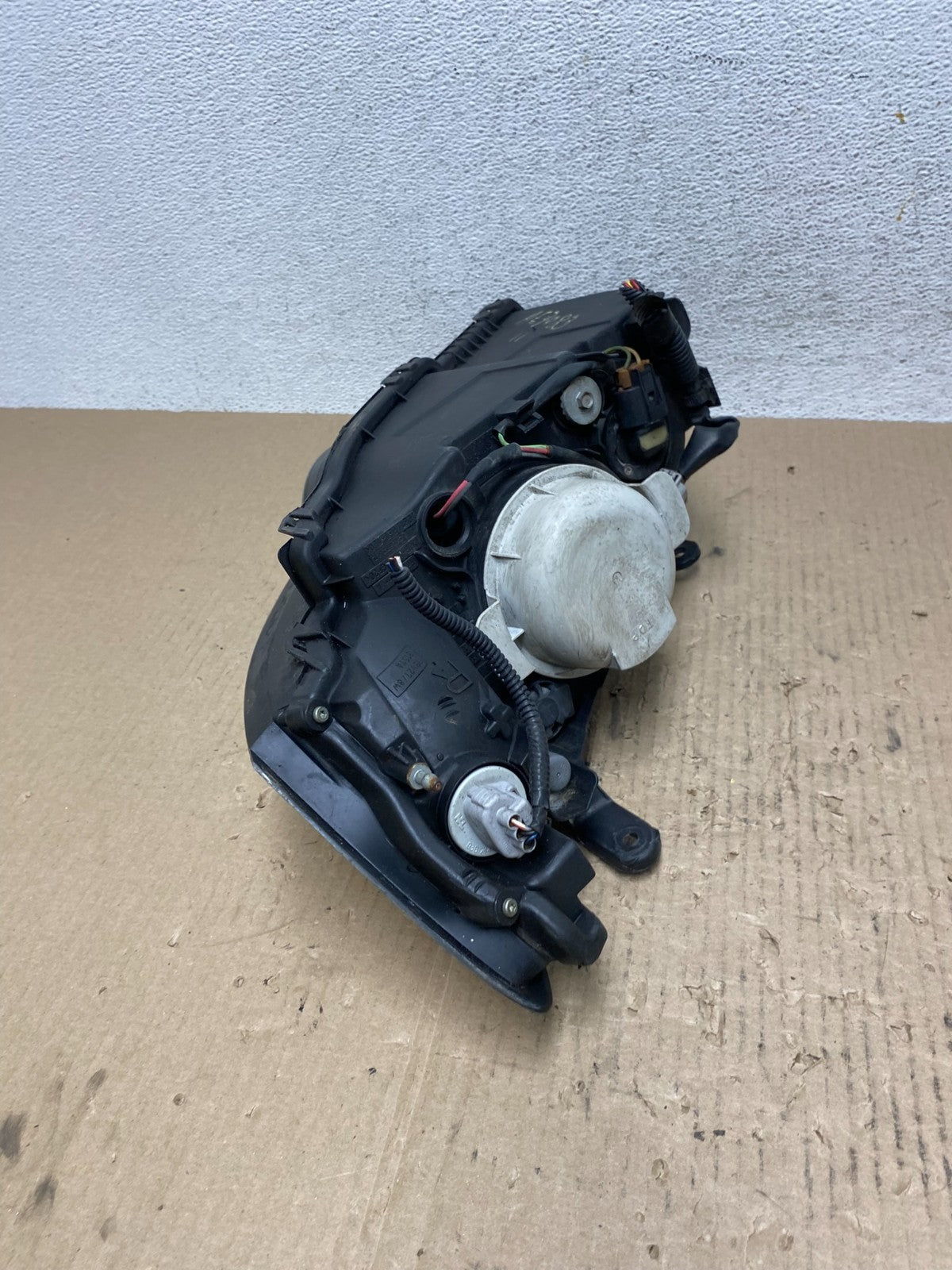 2006 to 2007 Subaru Legacy Right Passenger RH Side Headlight AE7083 DW9