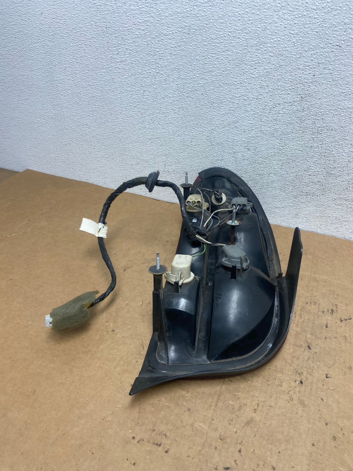 1998 - 2002 Oldsmobile Intrigue Right Passenger RH Side Tail Light AD5255 LK7