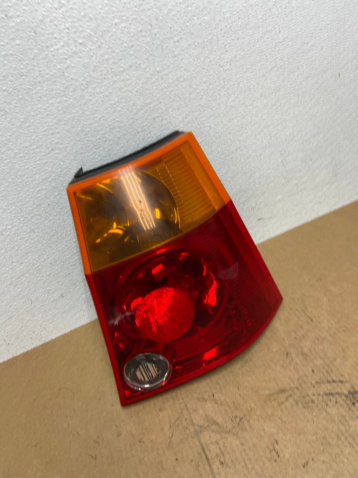 2004 to 2006 Chrysler Pacifica Right Passenger Rh Side Tail Light Oem AC3035 LK2