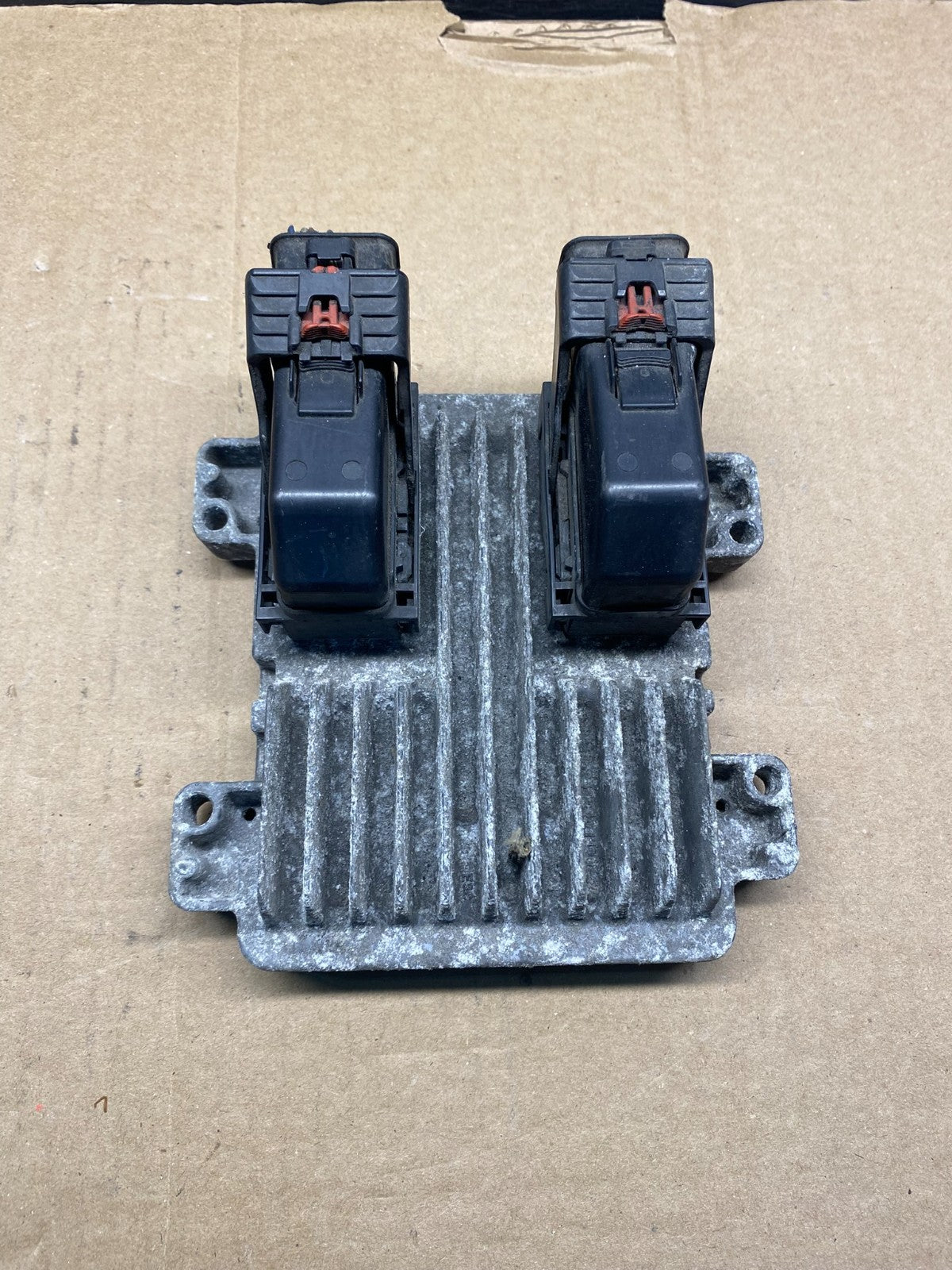 2010 to 2013 Chevrolet Silverado Yukon Engine Control Module ECM ECU AF8976 DG0