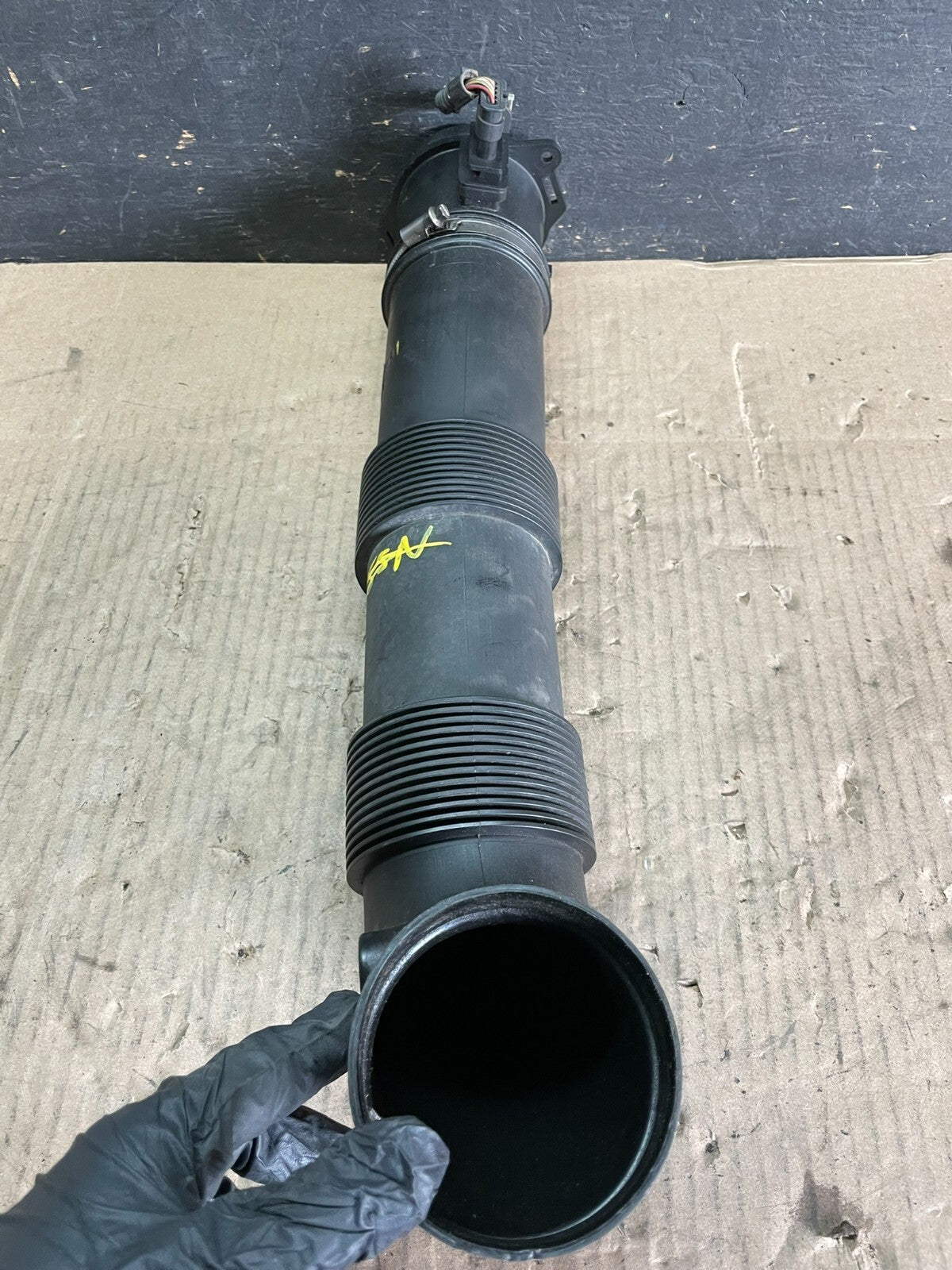 2008 - 2010 Porsche Cayenne 3.2 Right Air Intake Hose OEM M8960 DG4