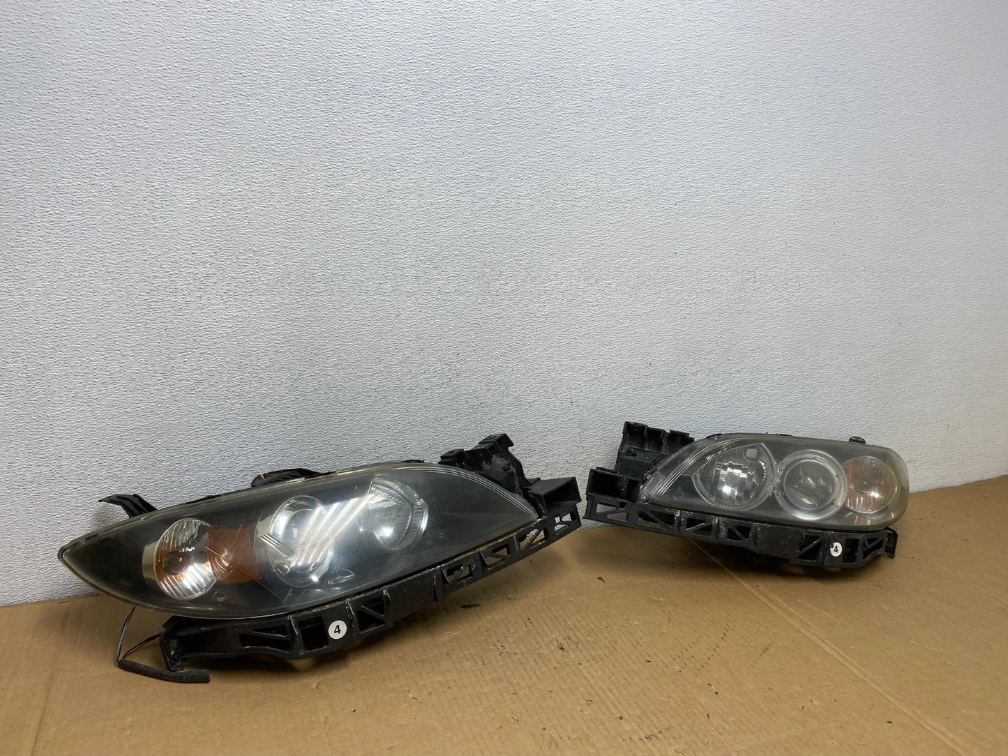 2004 to 2009 Mazda 3 Sedan Left+Right Side Headlights AD0871 DW2