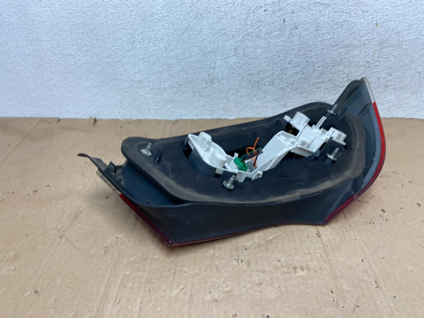 2006 to 2010 Volvo C70 Convertible Right Passenger Side Tail Light AE9259 DG4