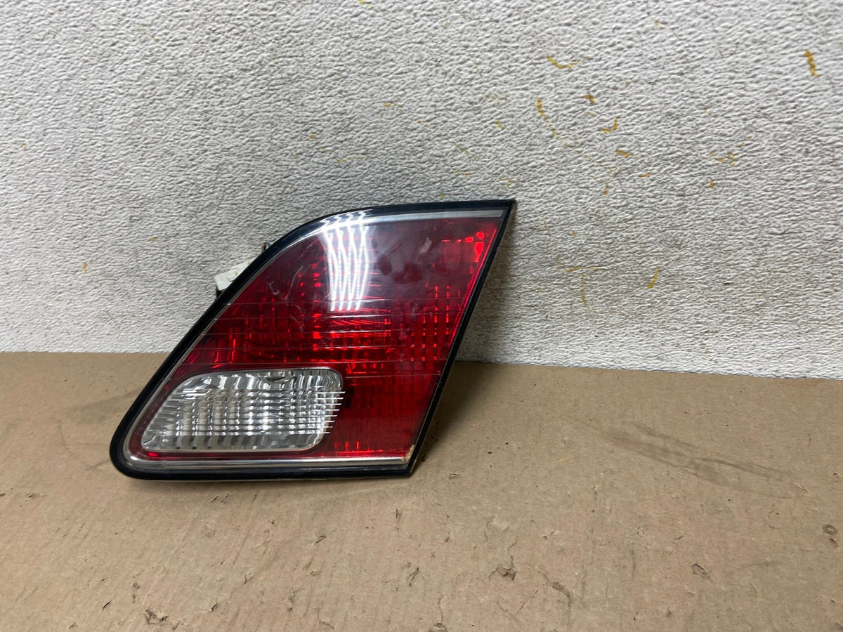 2002 2003 2004 Lexus Es300 Es330 Right Passenger Inner Tail Light AH6917 LK2