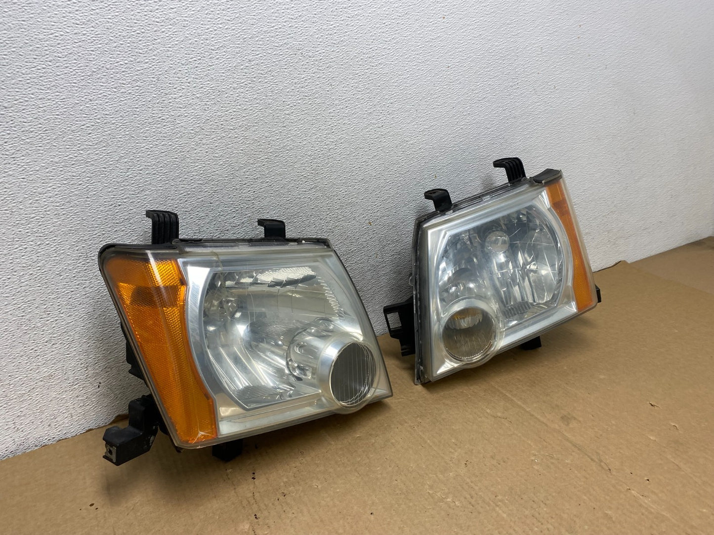 2005-2015 Nissan Xterra Driver Left+Right Side Set Headlights AG2009 DW2