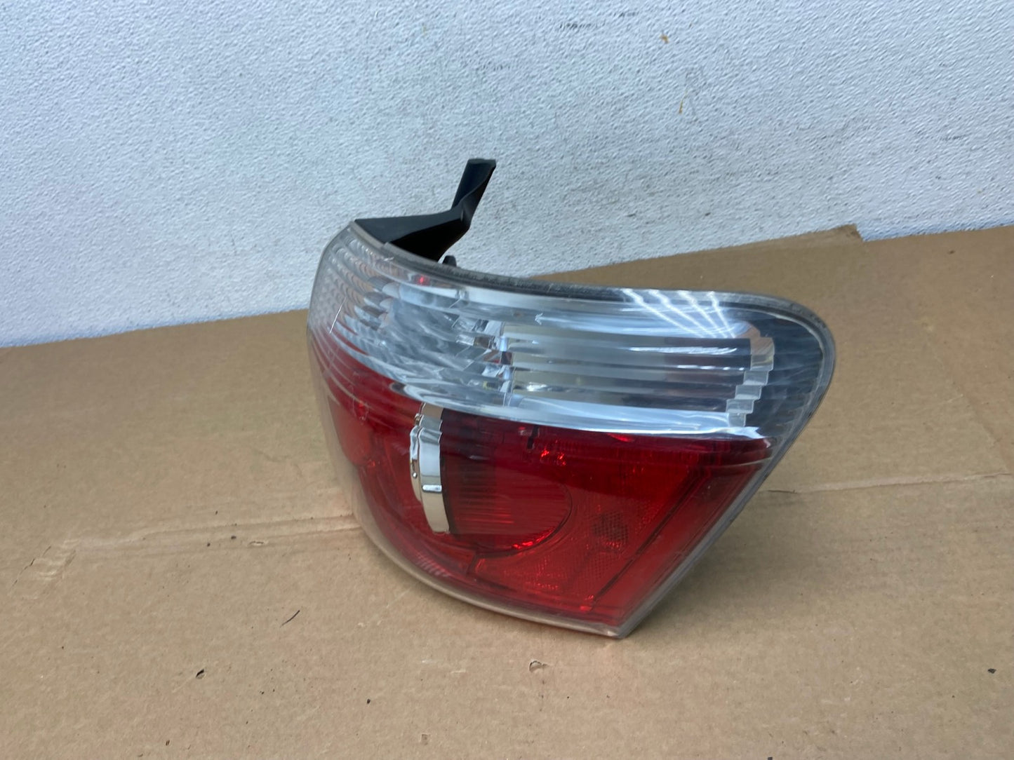 2007 to 2012 GMC Acadia Halogen Tail Light Right Passenger RH Side AD3779 LK1