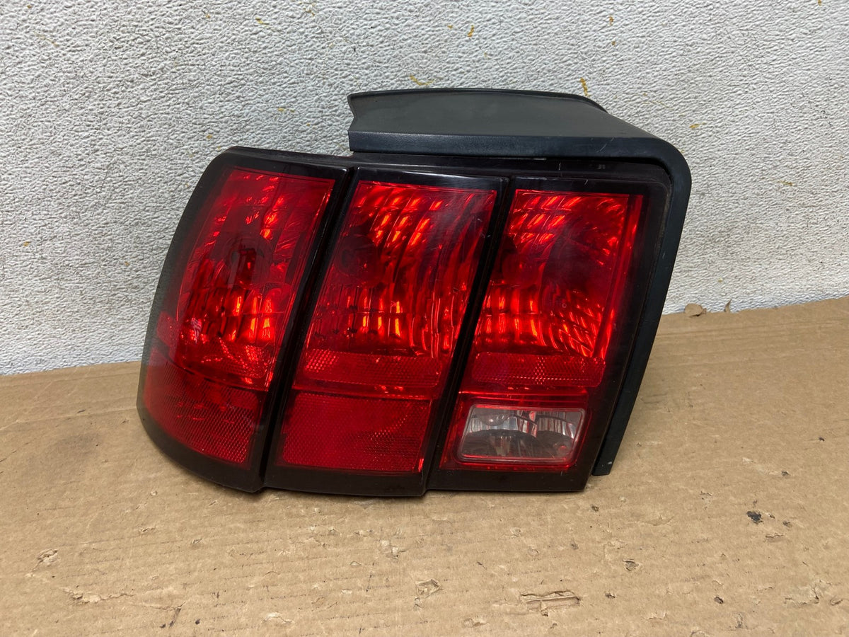 1999 - 2004 Ford Mustang Left Driver Lh Side Tail Light AH8965 LK0