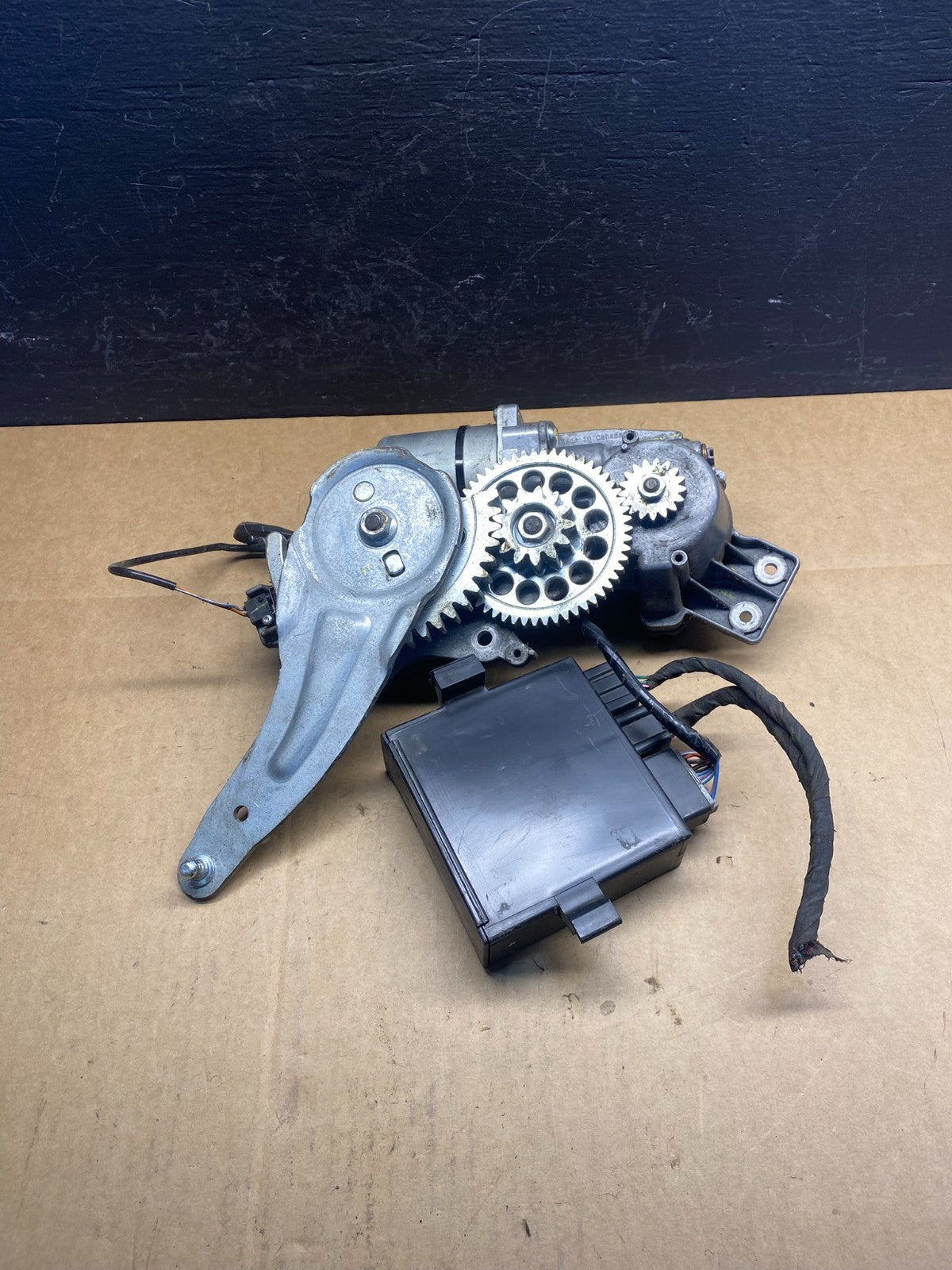 2009-2012 GMC Acadia Power Motor Liftgate Tailgate Control Module ac2778 DG0