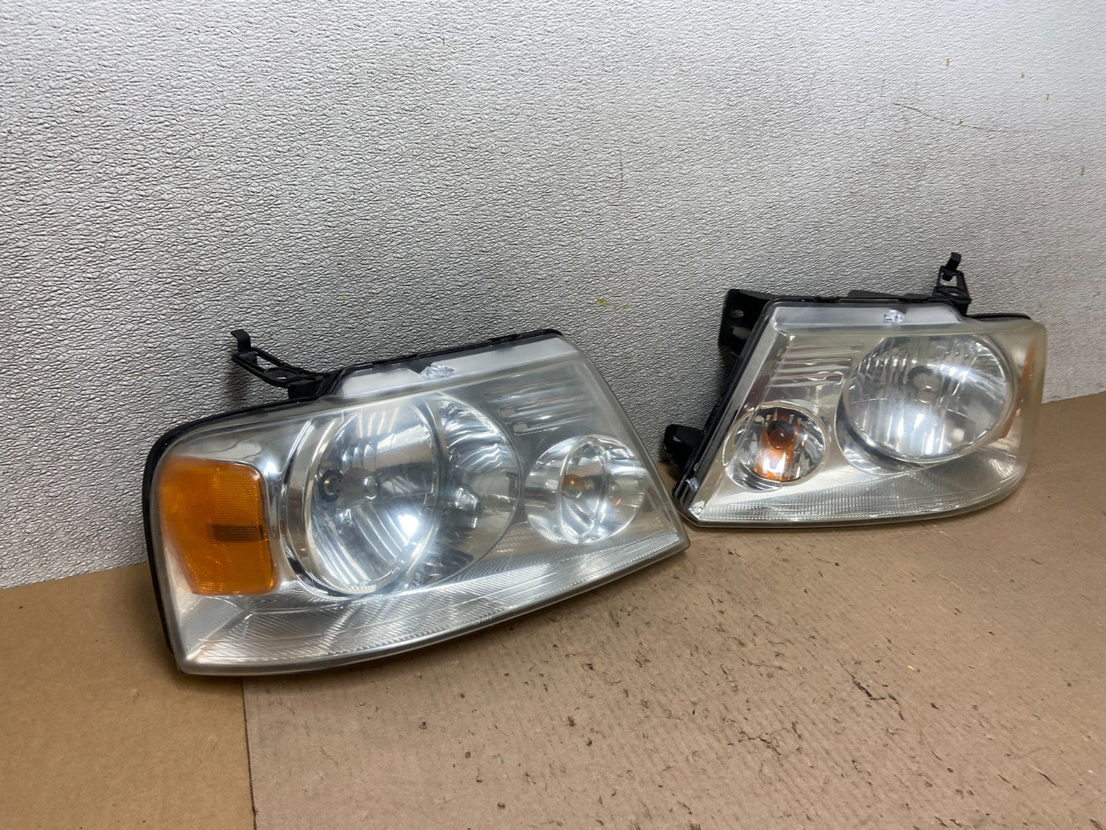 2004 to 2008 Ford F-150 F150 Left+Right Halogen Headlights Z6176 DW2