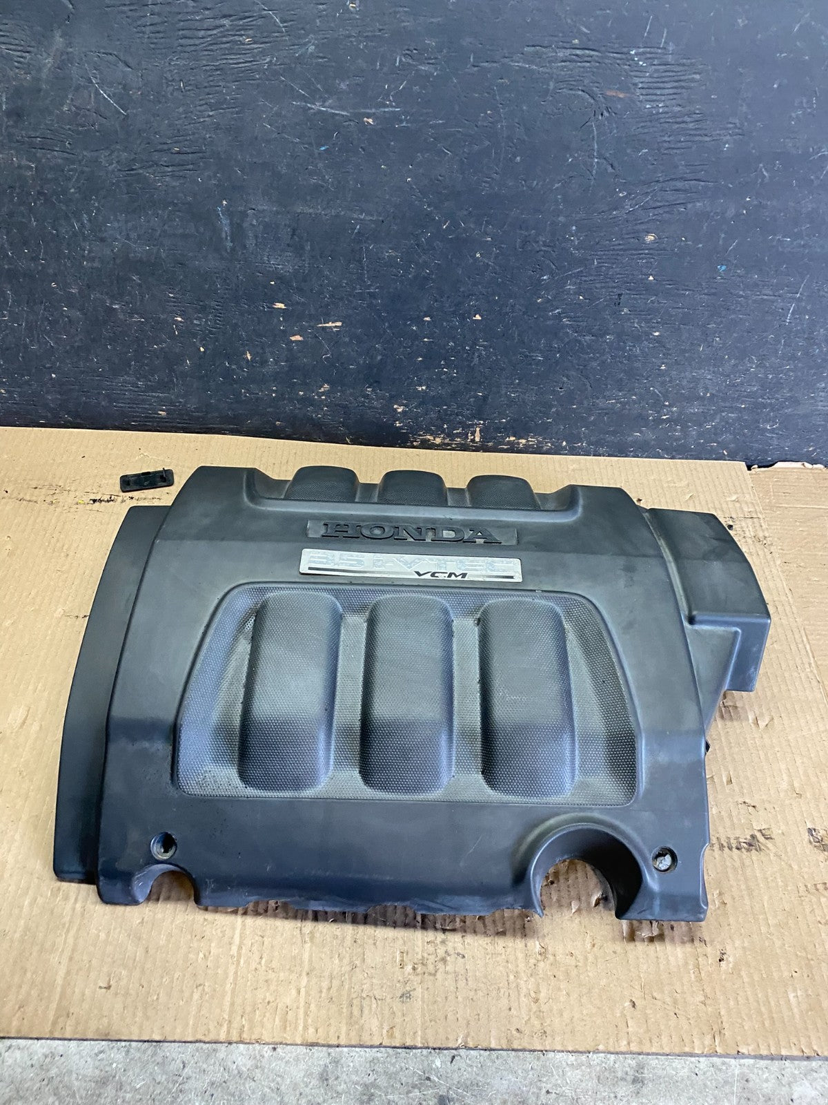 2005 to 2007 Honda Odyssey Black Engine Cover OEM 3.5L No # Q3234 DG0