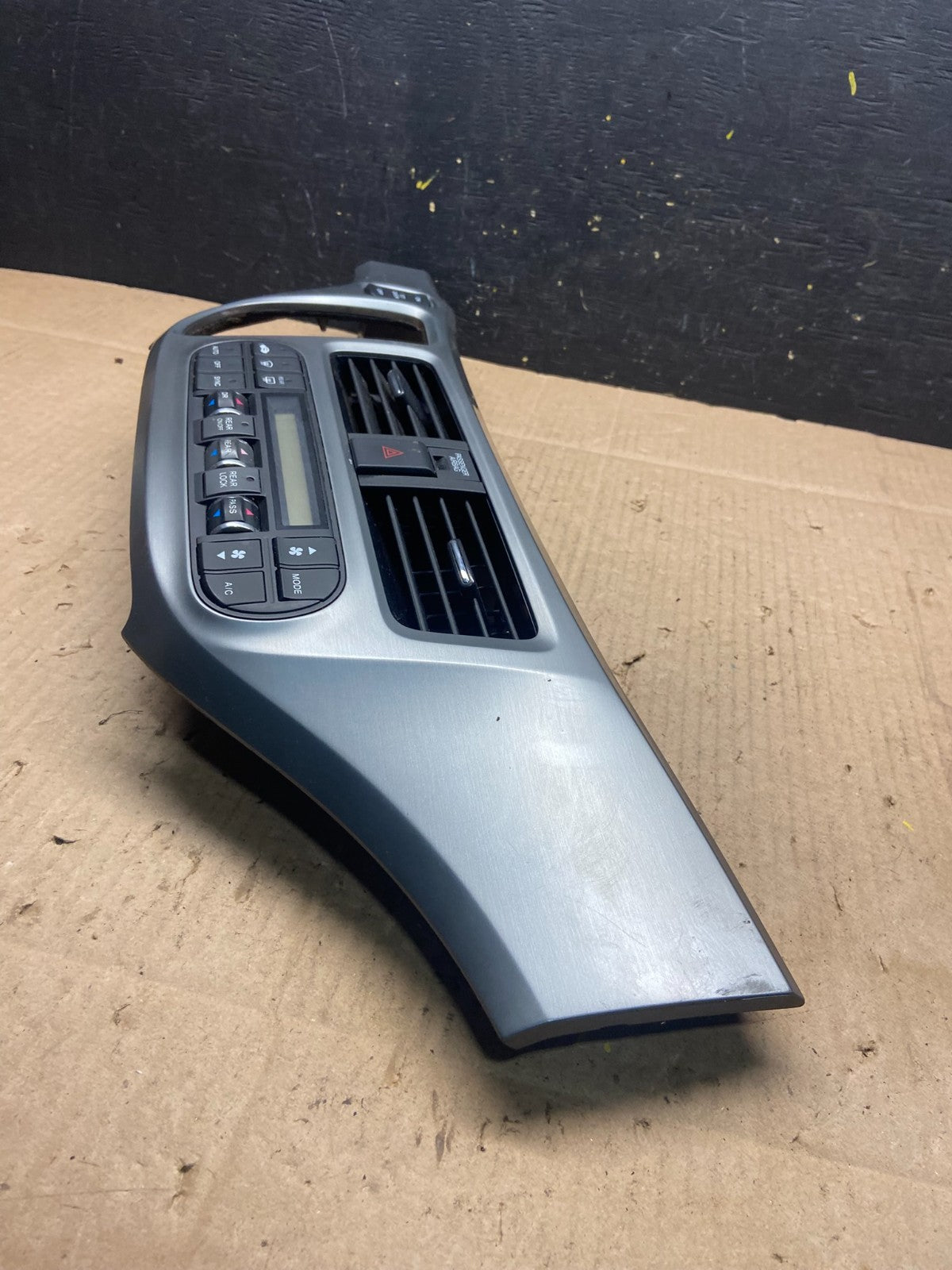 2005 to 2010 Honda Odyssey Radio Climate Control Dash Trim Bezel Q0807 DG2