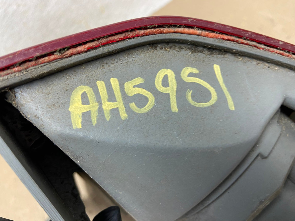 2003 2004 2005 Honda Pilot Left Driver LH Side Tail Light AH5951 LK6