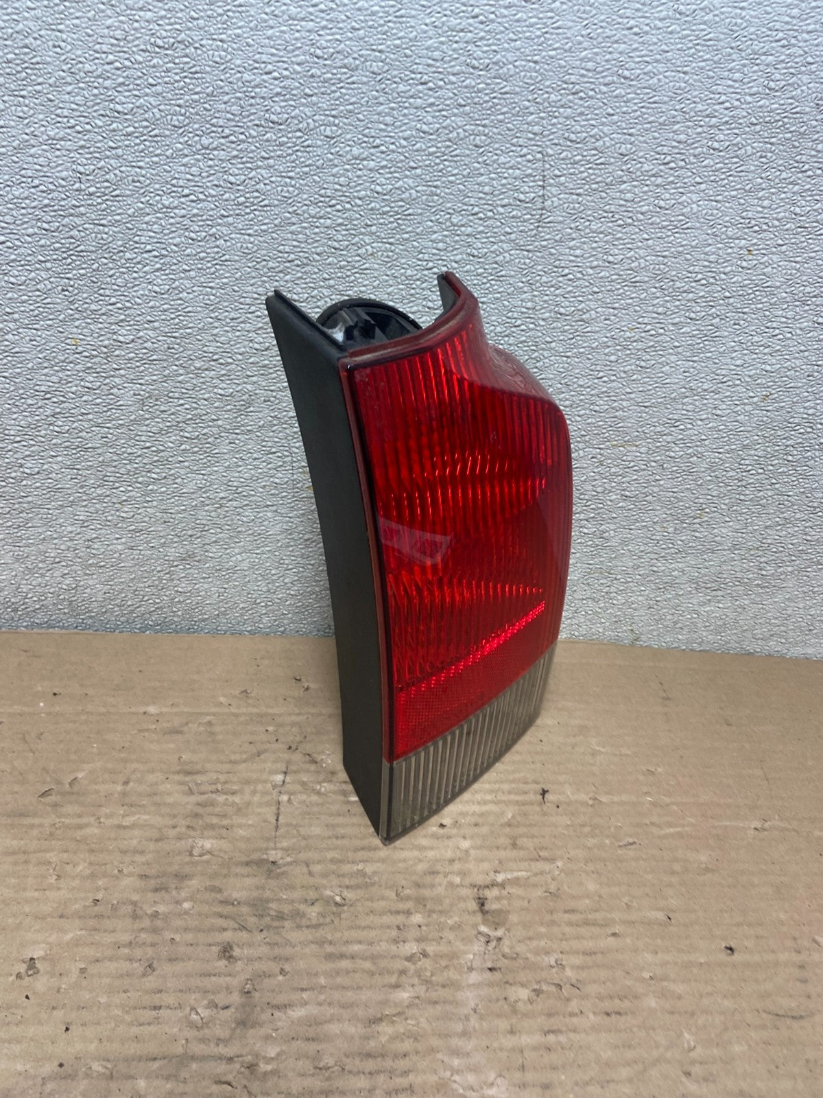 2001 - 2004 Volvo XC70 V70 Right Passenger Side LH Tail Light Oem AA9385 LK1