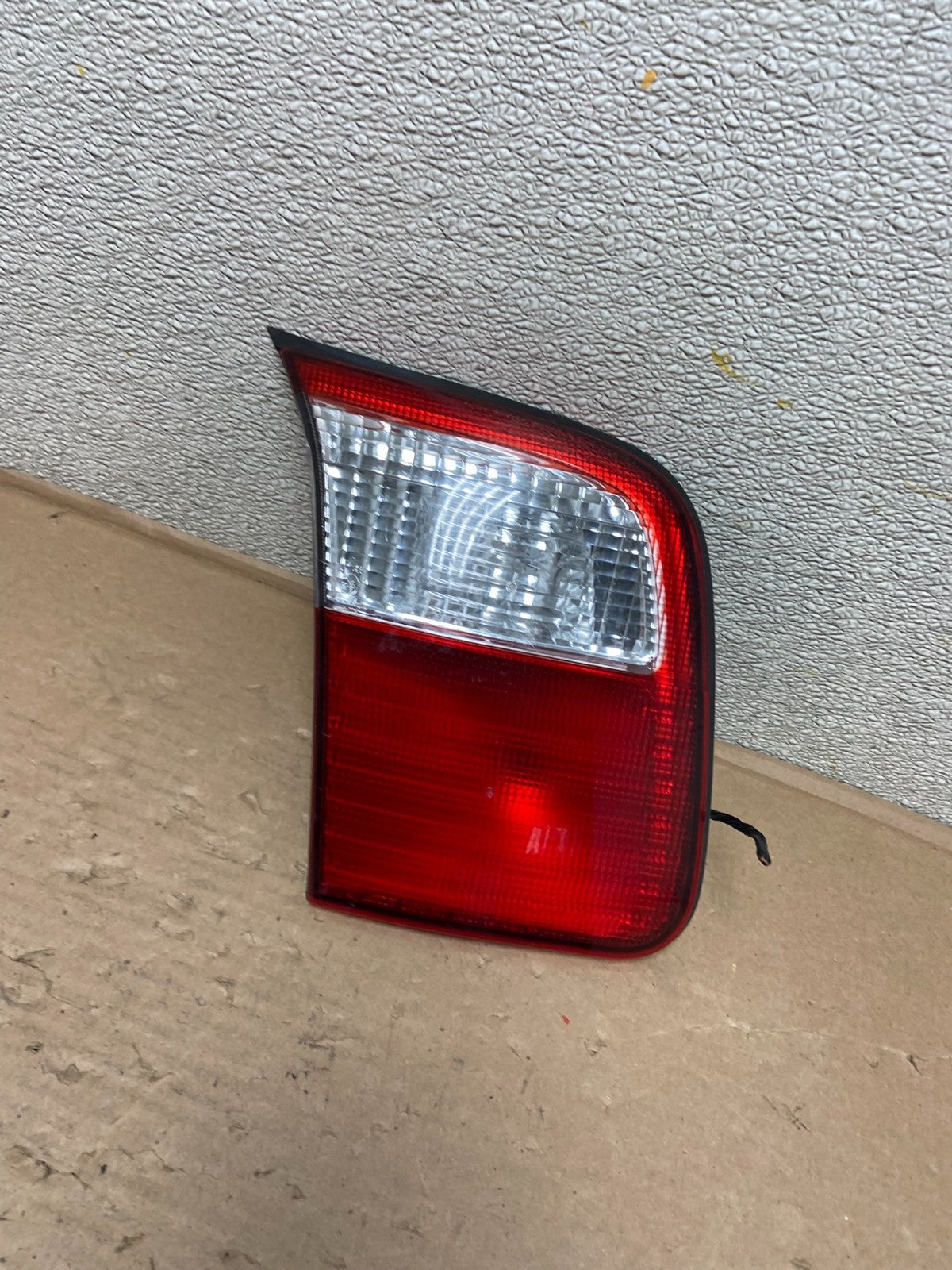 2001 2002 Subaru Forester Left Driver Inner Lid Mounted Tail Light Oem AB0124 LK0