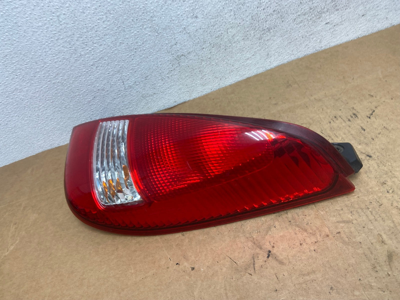 2002 to 2004 Suzuki Aerio Wagon Right Passenger RH Tail Light AD5140 LK1