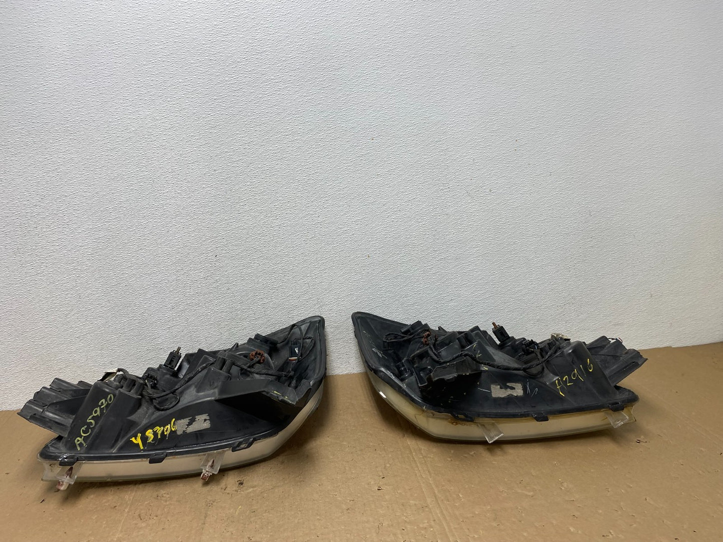 2004 to 2007 Nissan Armada Left+Right Side Set Headlights AC5970 DW10